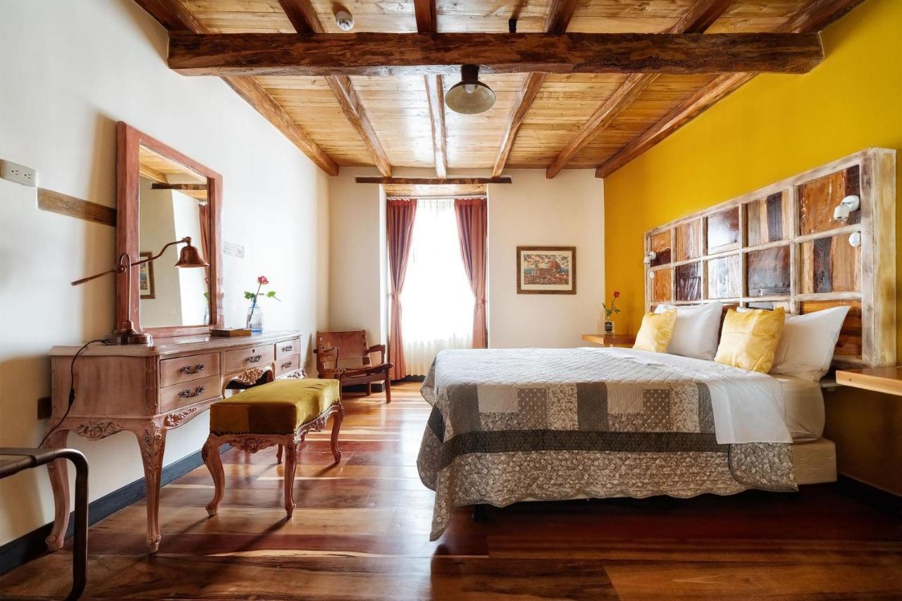 Old Town Quito Suites, Heritage Boutique Hotel, Where Every Detail Tells A Story Exterior photo