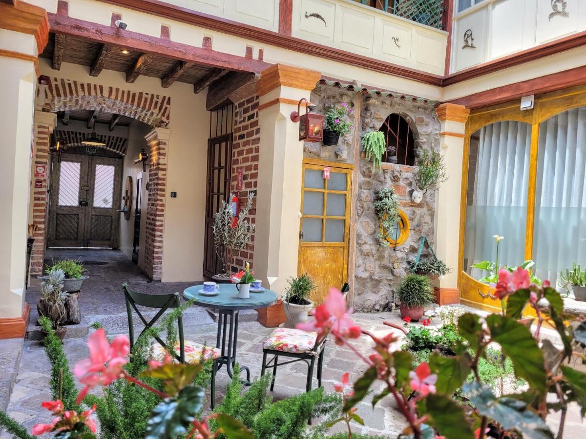 Old Town Quito Suites, Heritage Boutique Hotel, Where Every Detail Tells A Story Exterior photo