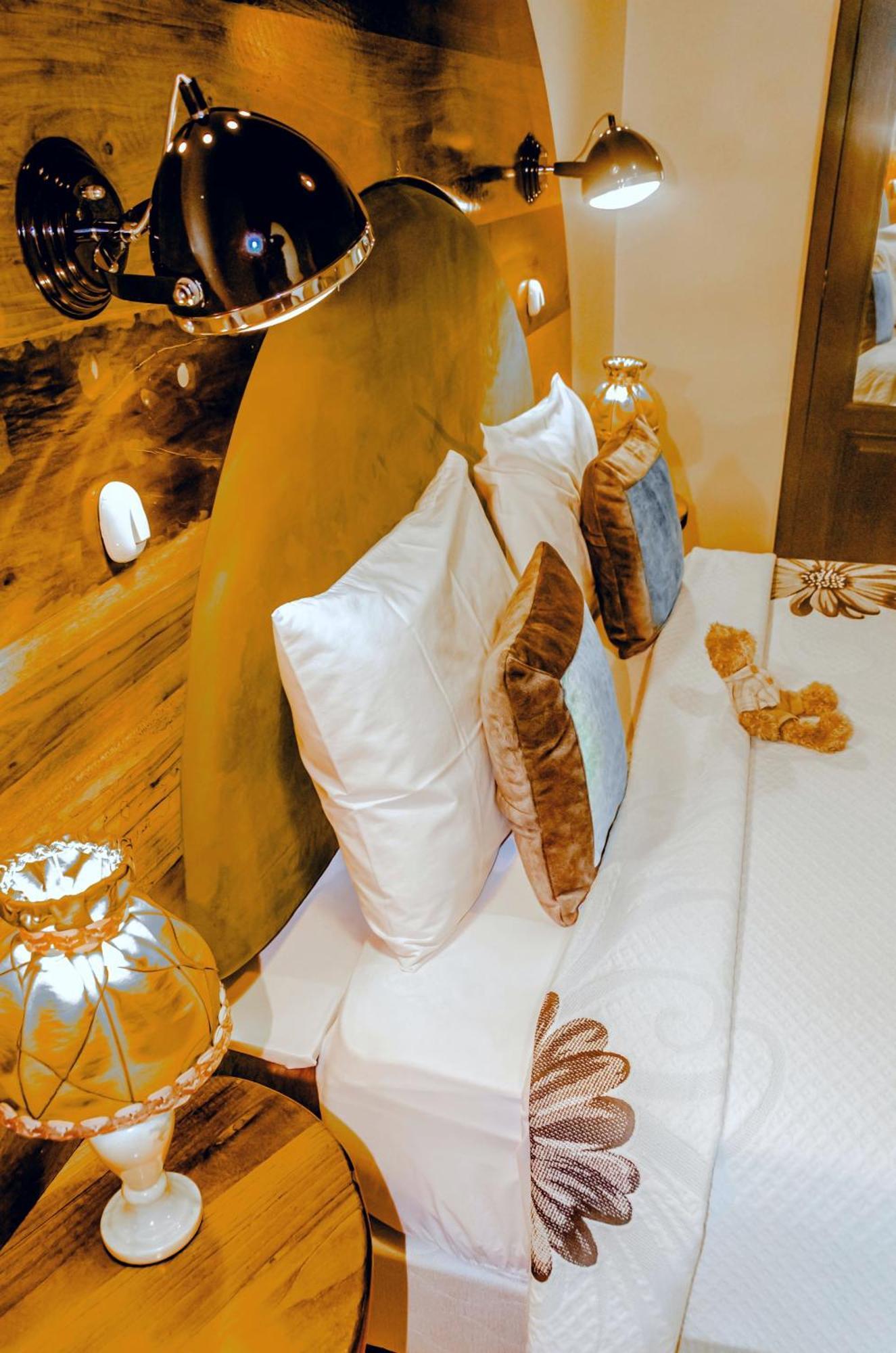 Old Town Quito Suites, Heritage Boutique Hotel, Where Every Detail Tells A Story Exterior photo