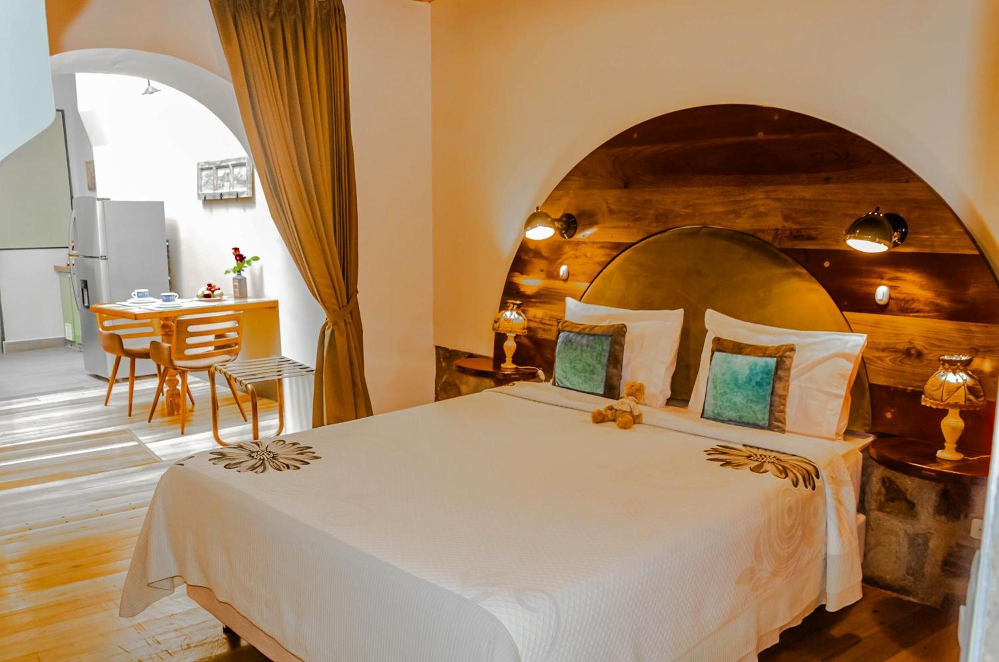 Old Town Quito Suites, Heritage Boutique Hotel, Where Every Detail Tells A Story Exterior photo