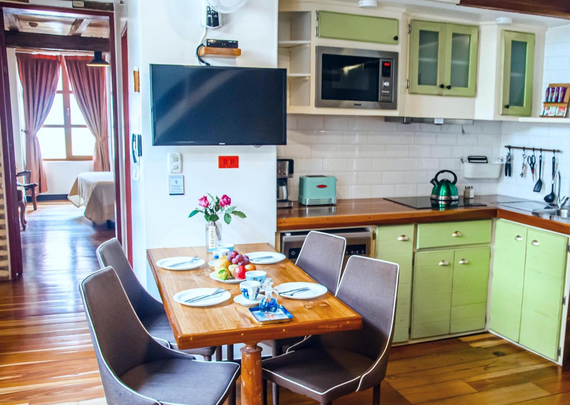 Old Town Quito Suites, Heritage Boutique Hotel, Where Every Detail Tells A Story Exterior photo