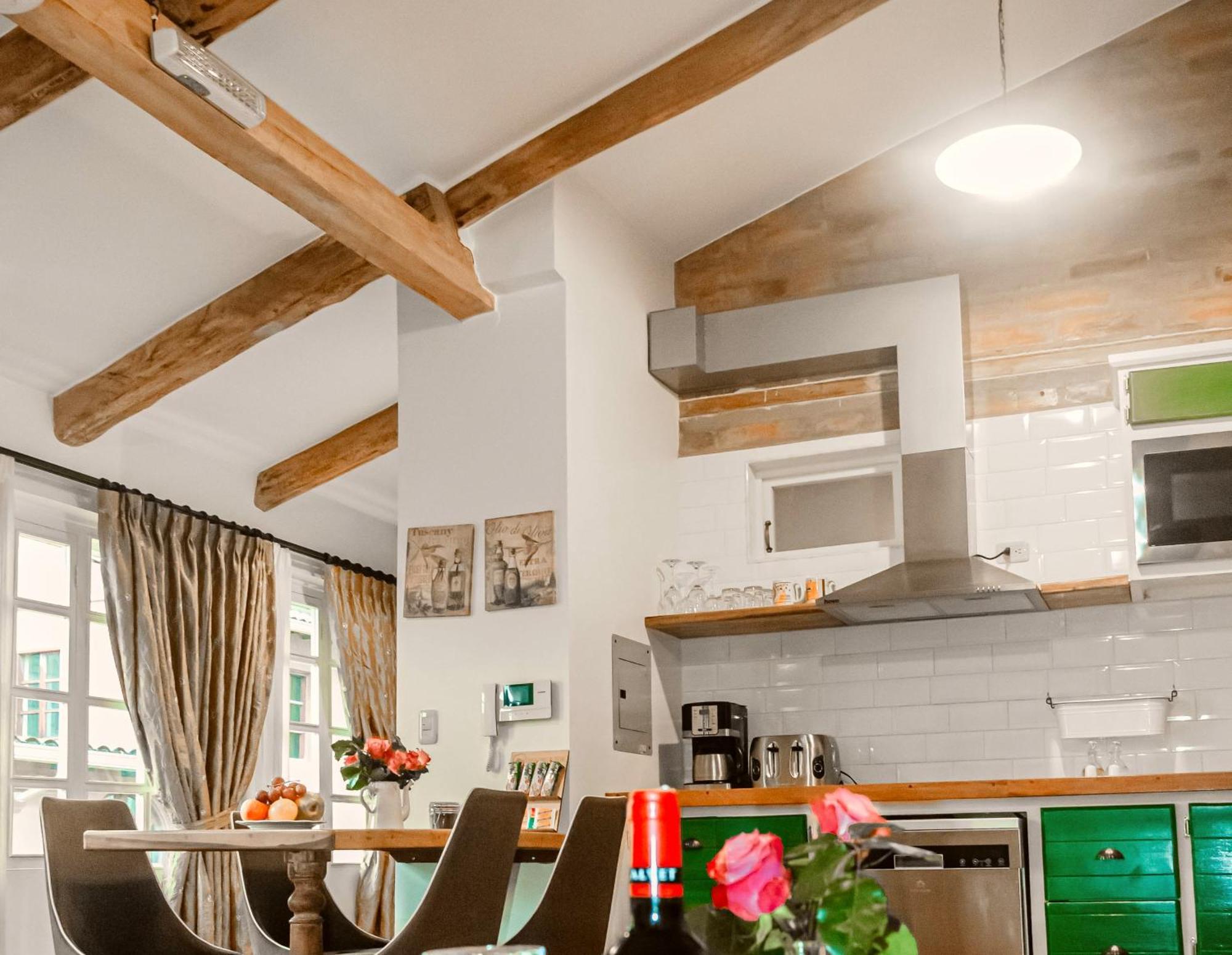 Old Town Quito Suites, Heritage Boutique Hotel, Where Every Detail Tells A Story Exterior photo