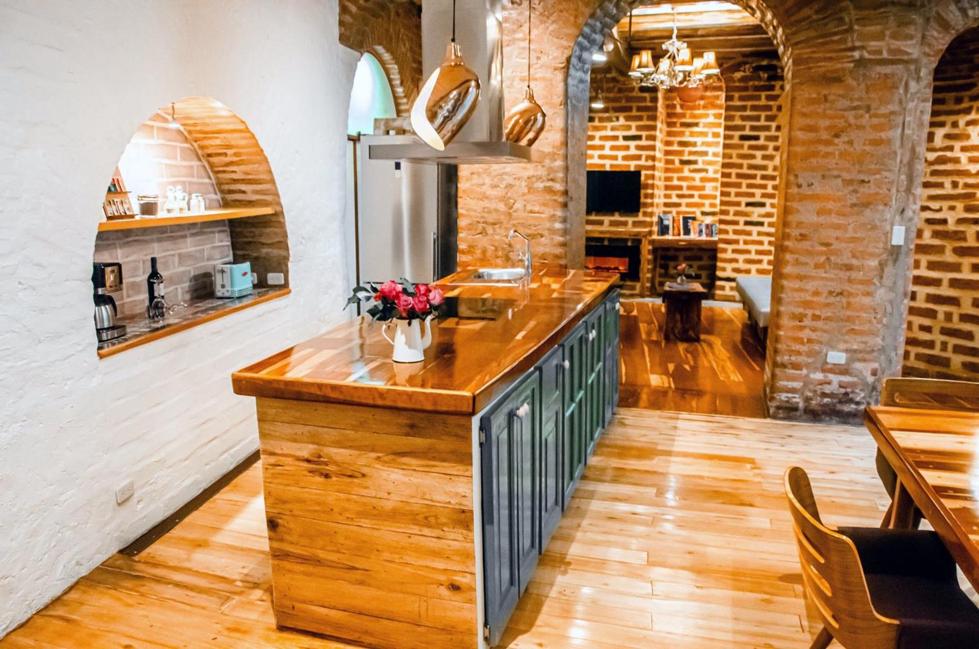 Old Town Quito Suites, Heritage Boutique Hotel, Where Every Detail Tells A Story Exterior photo