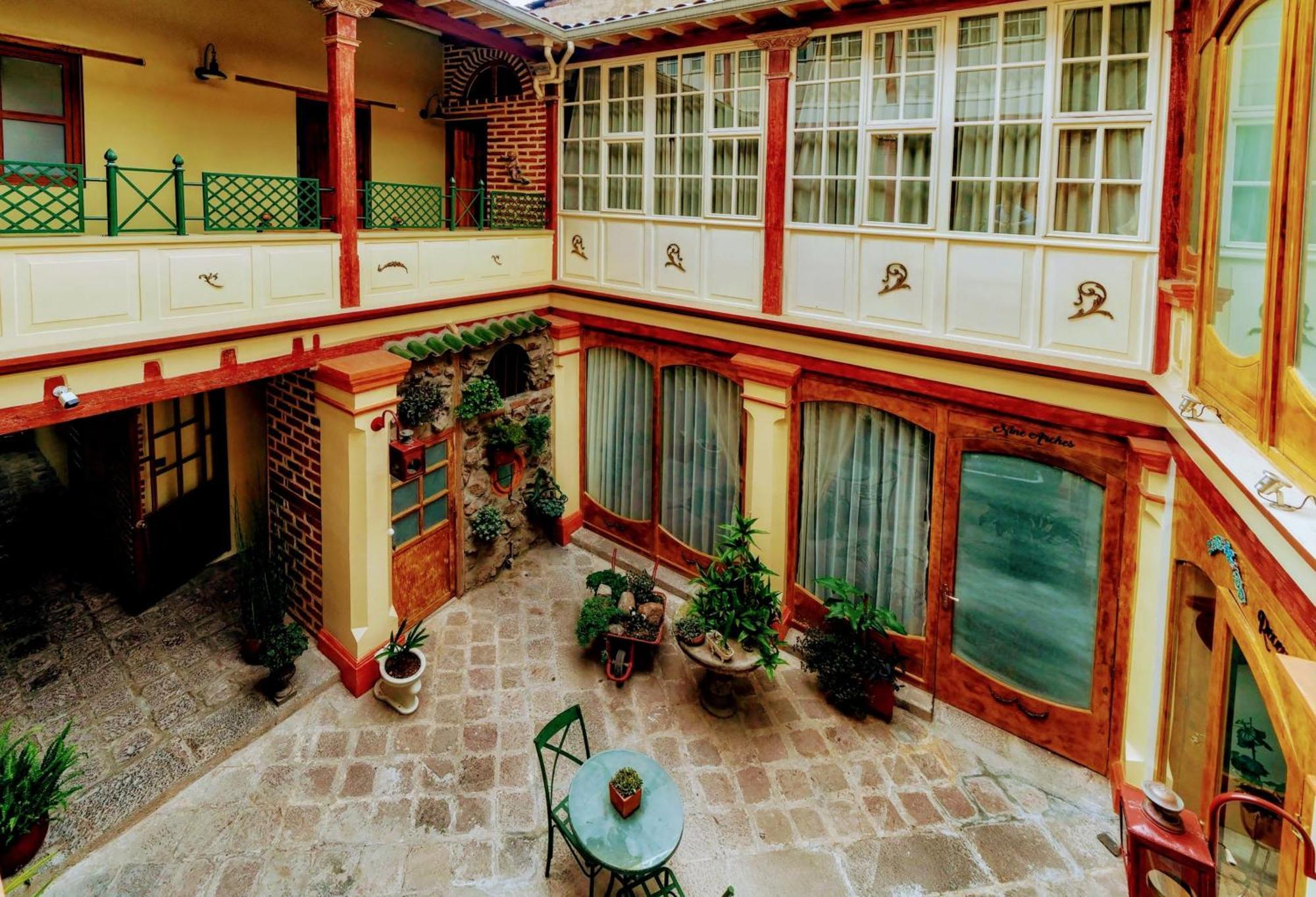 Old Town Quito Suites, Heritage Boutique Hotel, Where Every Detail Tells A Story Exterior photo